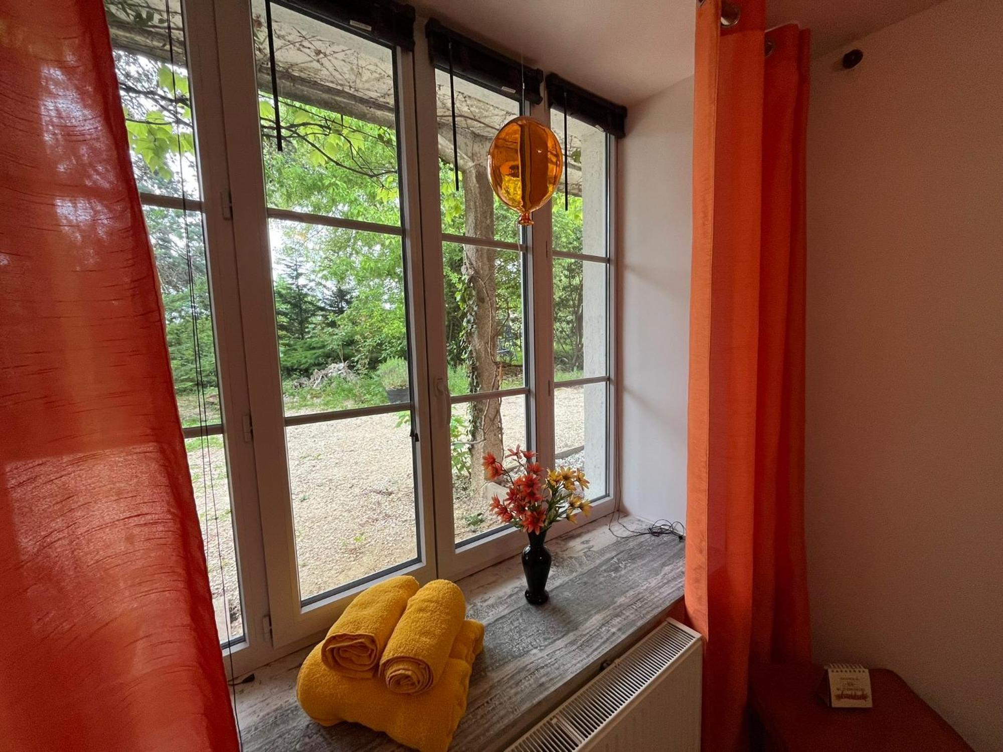 Couleurs De La Vie - Chambres D'Hotes Et Gite Cormatin Exteriör bild